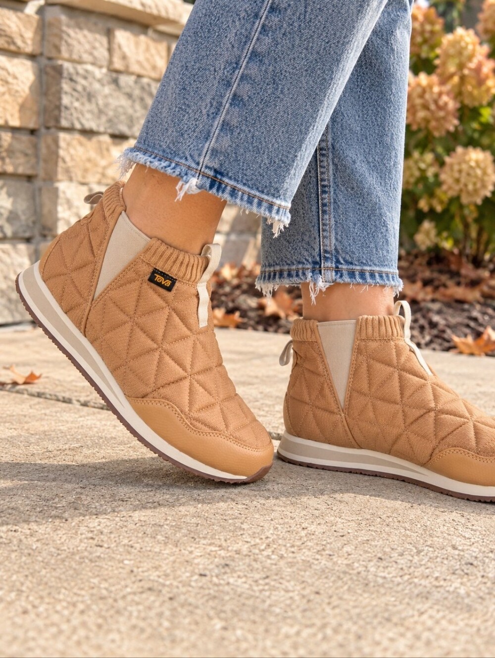 Teva Women's ReEmber Mid Boot Size 10